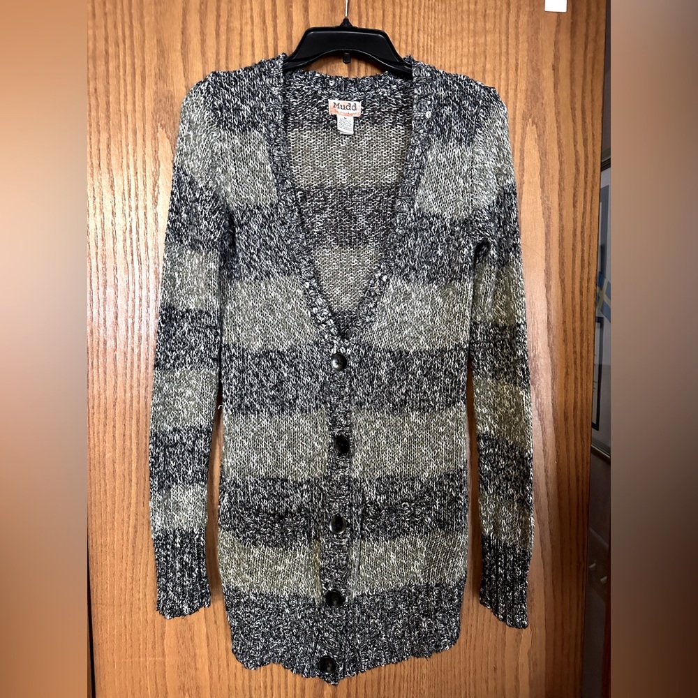 Mudd button up sweater with 2 pockets, Size M, black, white & green